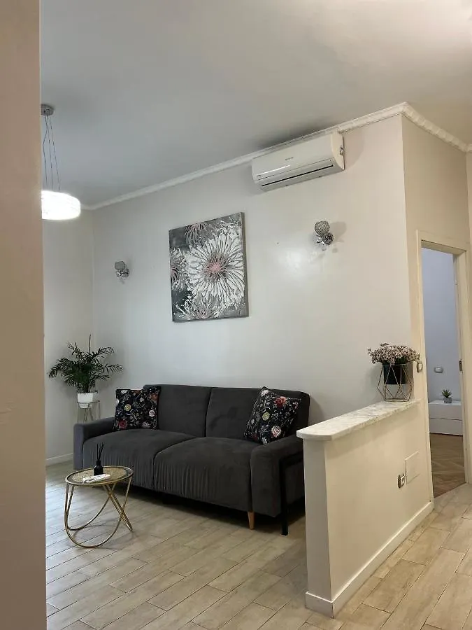 Holiday House Suada Milan 0*,